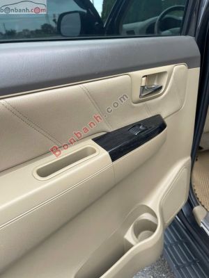 Xe Toyota Fortuner 2.7V 4x2 AT 2012